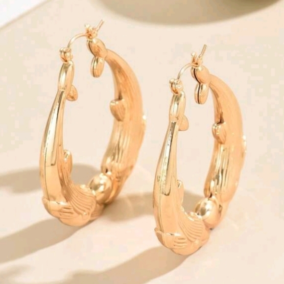 NEW!! 14k Gold Plated Vintage Retro Dolphin Kissing Hoop Earrings - Picture 3 of 5